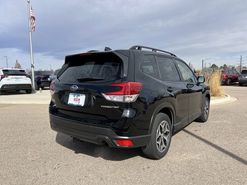 Used 2024 Subaru Forester Premium image 11