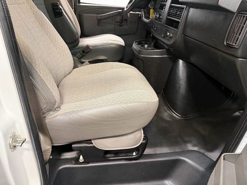 Used 2017 GMC Savana 2500 image 59