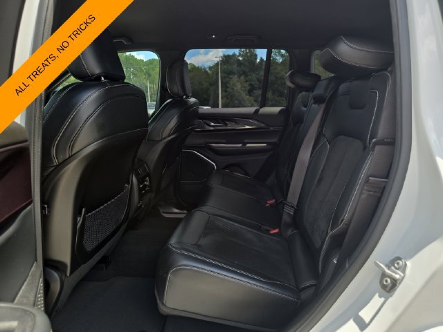 Used 2022 Jeep Grand Cherokee Altitude AWD/4WD image 13
