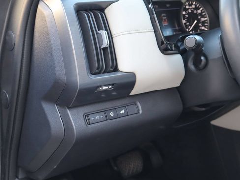 Used 2024 Nissan Pathfinder SL w/ SL Premium Package AWD/4WD image 24
