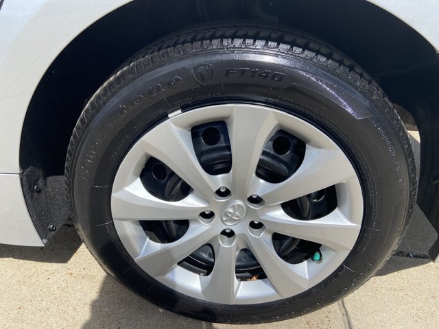 Used 2025 Toyota Corolla LE FWD image 27