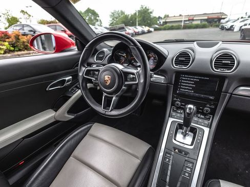 Used 2019 Porsche 718 Cayman RWD image 27