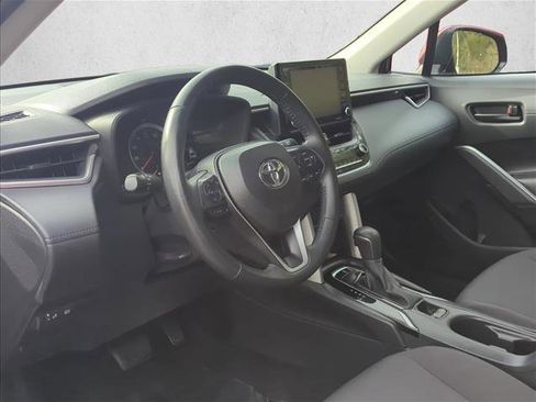 Used 2022 Toyota Corolla Cross LE image 9