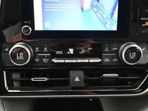 Certified 2024 Toyota Highlander XLE AWD/4WD image 22