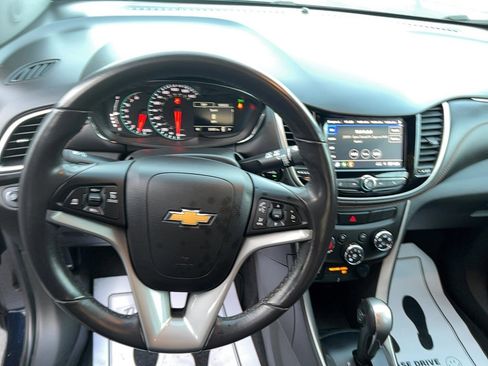 Used 2022 Chevrolet Trax LT w/ LT Convenience Package image 15