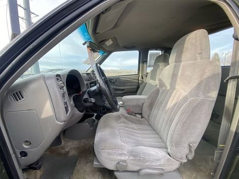 Used 2001 Chevrolet S10 Pickup LS w/ Preferred Equipment Group RWD image 11