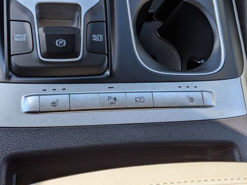 Used 2024 Kia Carnival LX image 26