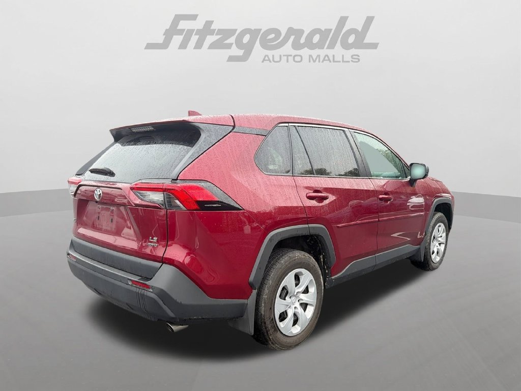 Used 2024 Toyota RAV4 LE AWD/4WD image 8