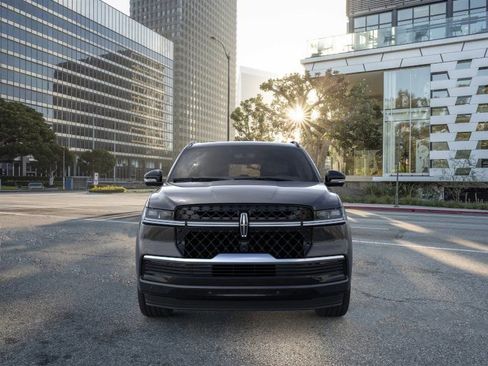 New 2026 Lincoln Navigator Reserve w/ Jet Appearance Package AWD/4WD image 6