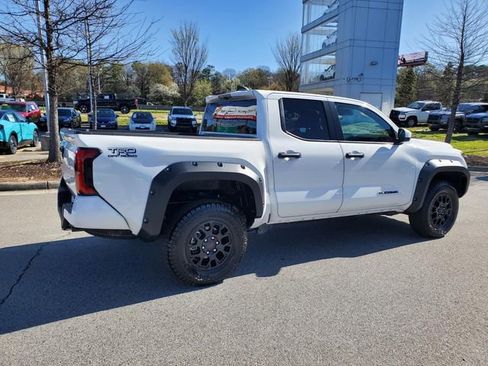 Used 2025 Toyota Tacoma TRD Off-Road AWD/4WD image 3