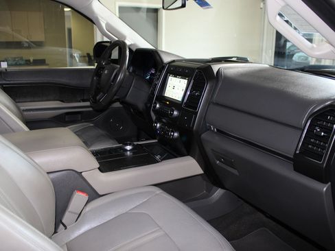 Used 2018 Ford Expedition Limited w/ Driver Assistance Package RWD image 37