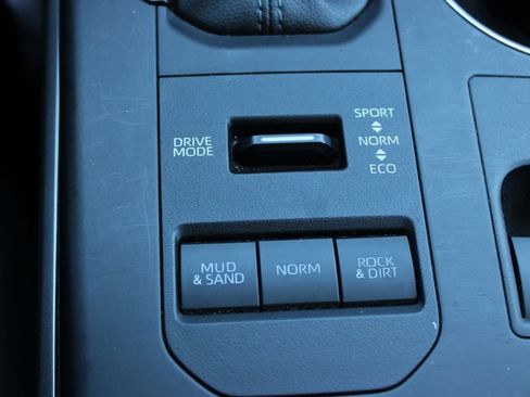 Used 2024 Toyota Highlander LE AWD/4WD image 42