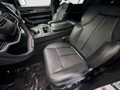 Used 2024 Jeep Wagoneer Series II w/ Flexible Seating Group RWD image 11
