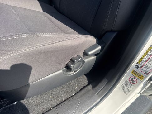 Used 2017 Toyota Tacoma TRD Sport image 10