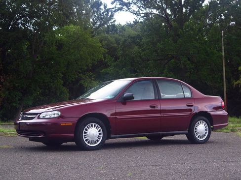 Used 2001 Chevrolet Malibu V6 FWD image 1