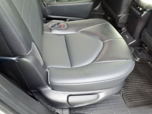 Used 2022 Toyota Highlander XLE AWD/4WD image 21
