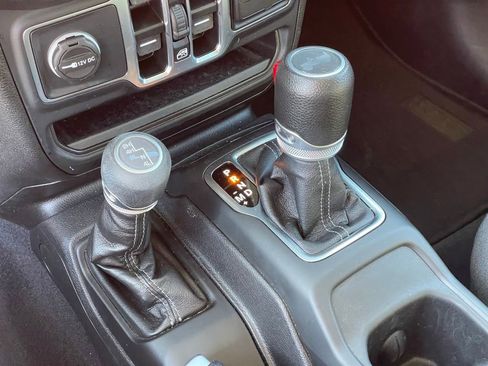 Used 2024 Jeep Wrangler Sport S image 24