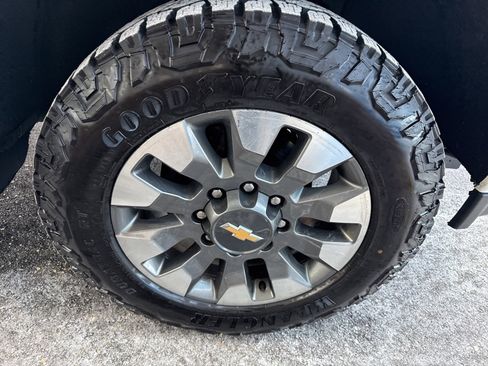 Used 2022 Chevrolet Silverado 3500 High Country image 12