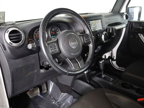 Used 2017 Jeep Wrangler Unlimited Sahara w/ Connectivity Group AWD/4WD image 22