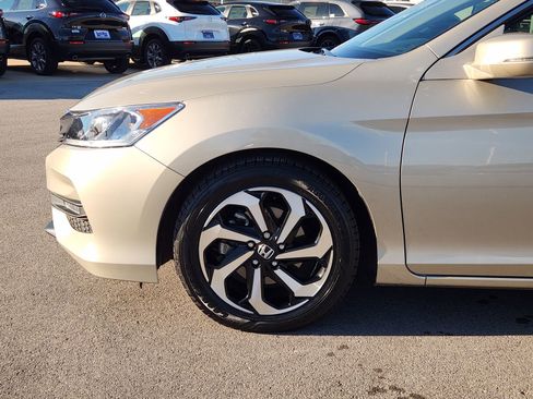 Used 2017 Honda Accord EX-L image 9