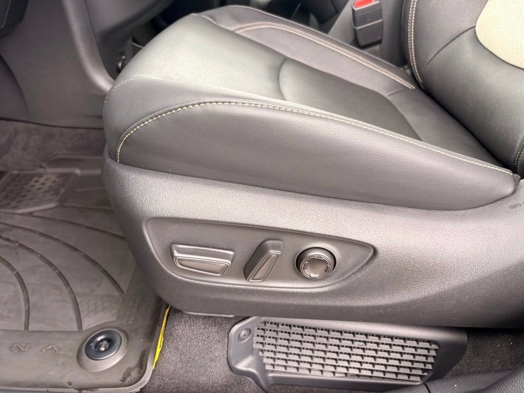 Used 2026 Toyota Sienna Platinum AWD/4WD image 22