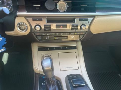 Used 2018 Lexus ES 350 w/ Luxury Package w/Wood Trim FWD image 8