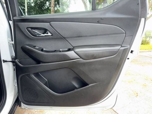 Used 2023 Chevrolet Traverse LT FWD image 25