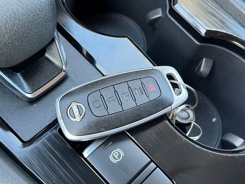 Used 2025 Nissan Rogue SV image 27