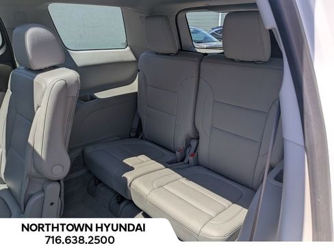 Used 2021 GMC Acadia SLT w/ Technology Package AWD/4WD image 13