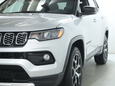 Used 2025 Jeep Compass Limited AWD/4WD image 5