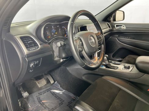 Used 2022 Jeep Grand Cherokee Laredo X image 9