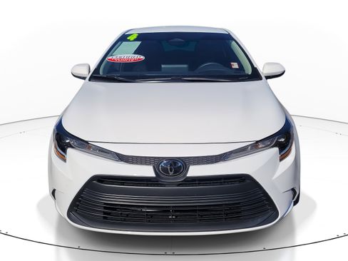 Certified 2024 Toyota Corolla LE image 2