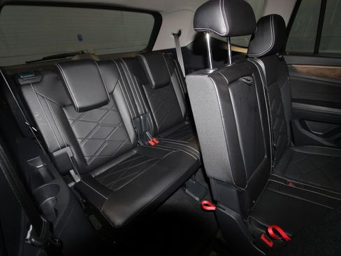 Used 2024 Volkswagen Atlas SE image 19