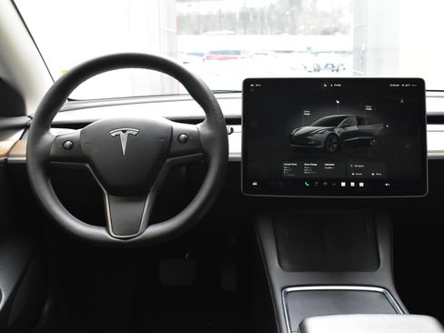 Used 2023 Tesla Model 3 Standard Range image 30