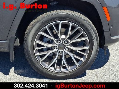 Used 2025 Jeep Grand Cherokee L Summit AWD/4WD image 8