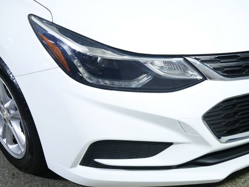 Used 2017 Chevrolet Cruze LT w/ Sun And Sound Package FWD image 16