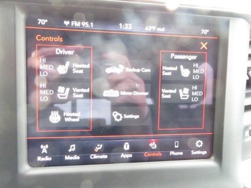 Used 2021 RAM 1500 Laramie AWD/4WD image 19