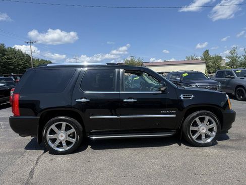 Used 2013 Cadillac Escalade Luxury AWD/4WD image 16