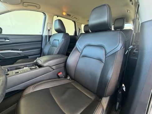Used 2023 Nissan Pathfinder SL AWD/4WD image 20