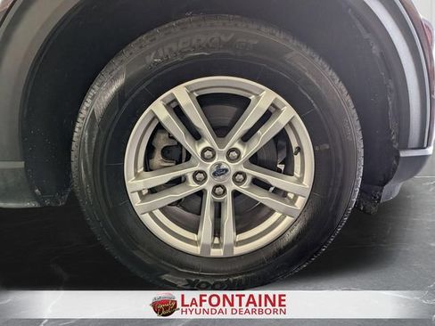Used 2022 Ford Explorer XLT w/ Equipment Group 202A AWD/4WD image 33