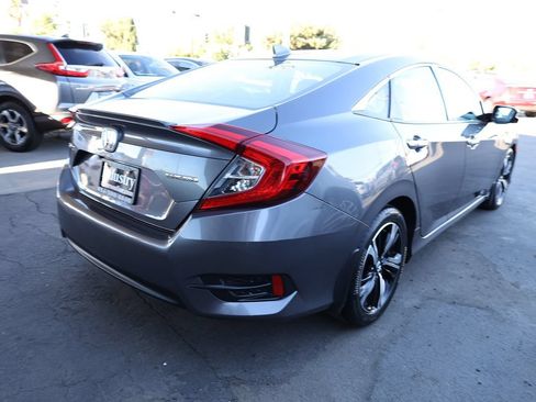 Used 2016 Honda Civic Touring image 4
