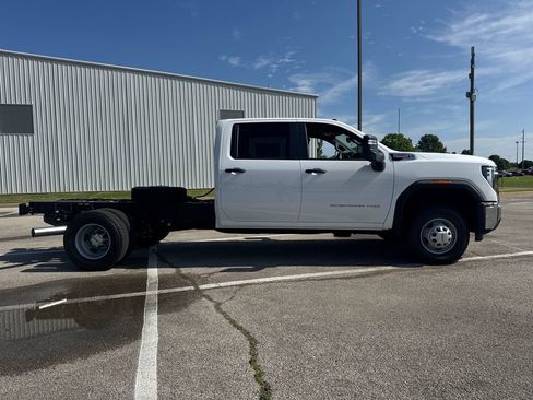 New 2026 GMC Sierra 3500 Pro w/ Convenience Package AWD/4WD image 7