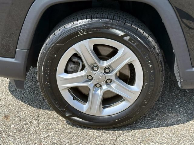 Used 2023 Jeep Compass Latitude w/ Convenience Group AWD/4WD image 8