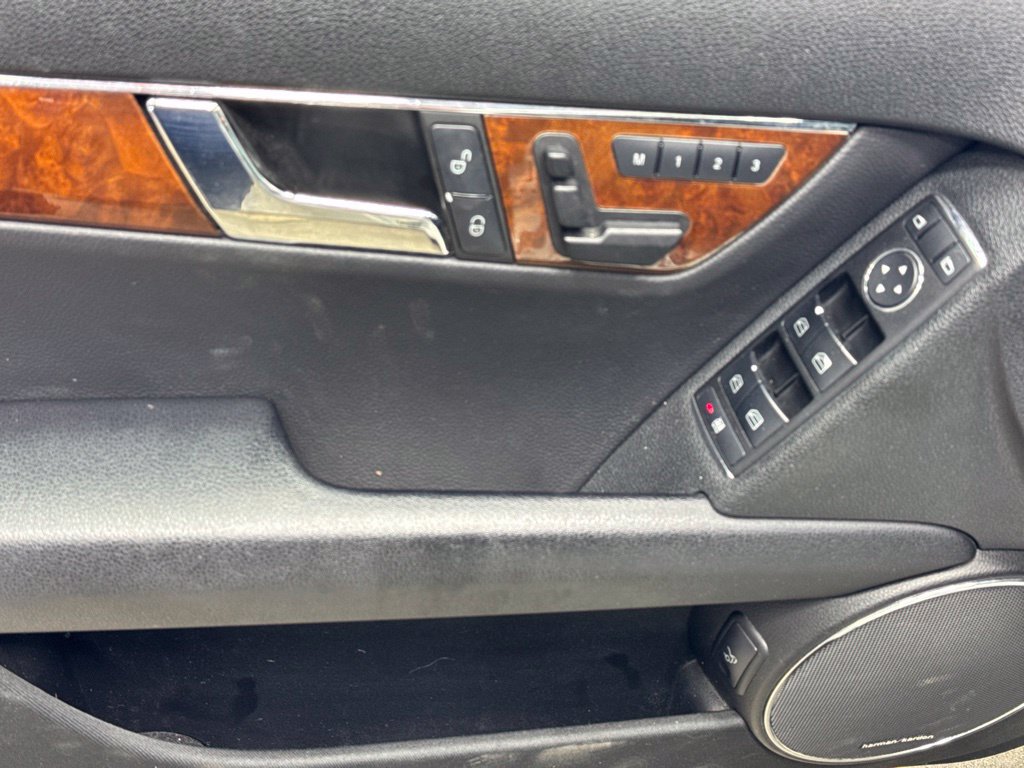 Used 2009 Mercedes-Benz C 300 Sedan image 8
