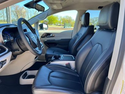 Used 2024 Chrysler Pacifica Touring-L