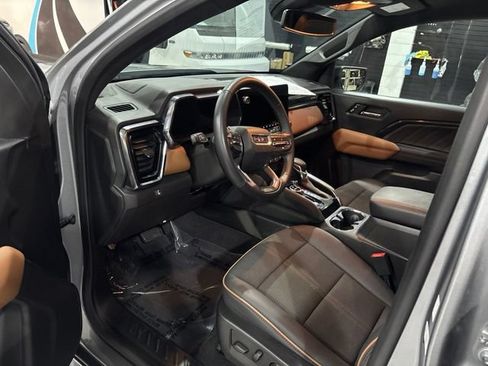 Used 2024 GMC Canyon AT4 w/ Technology Package AWD/4WD image 10