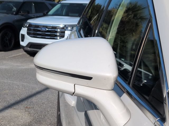 Used 2022 Lincoln Nautilus FWD w/ Premium Package image 11