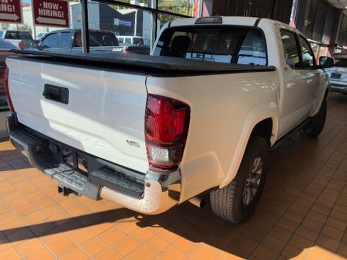 Used 2019 Toyota Tacoma SR5 image 9