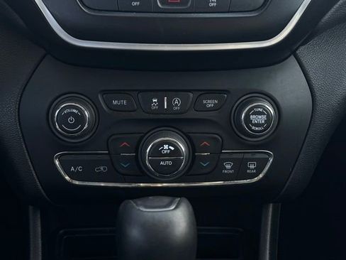 Used 2021 Jeep Cherokee Latitude Lux w/ Comfort/Convenience Group image 32