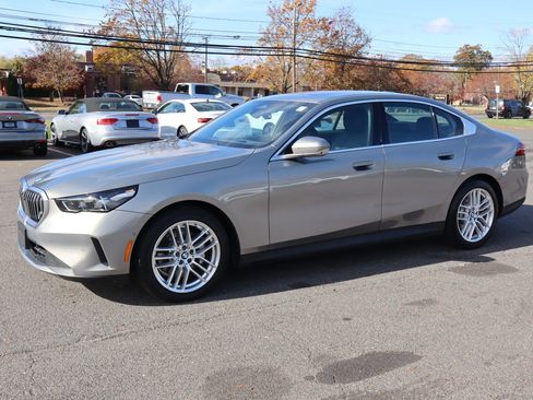 Used 2024 BMW 530i xDrive image 2